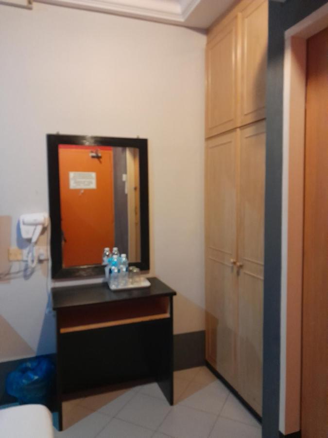 V Hotel Teluk Intan Εξωτερικό φωτογραφία