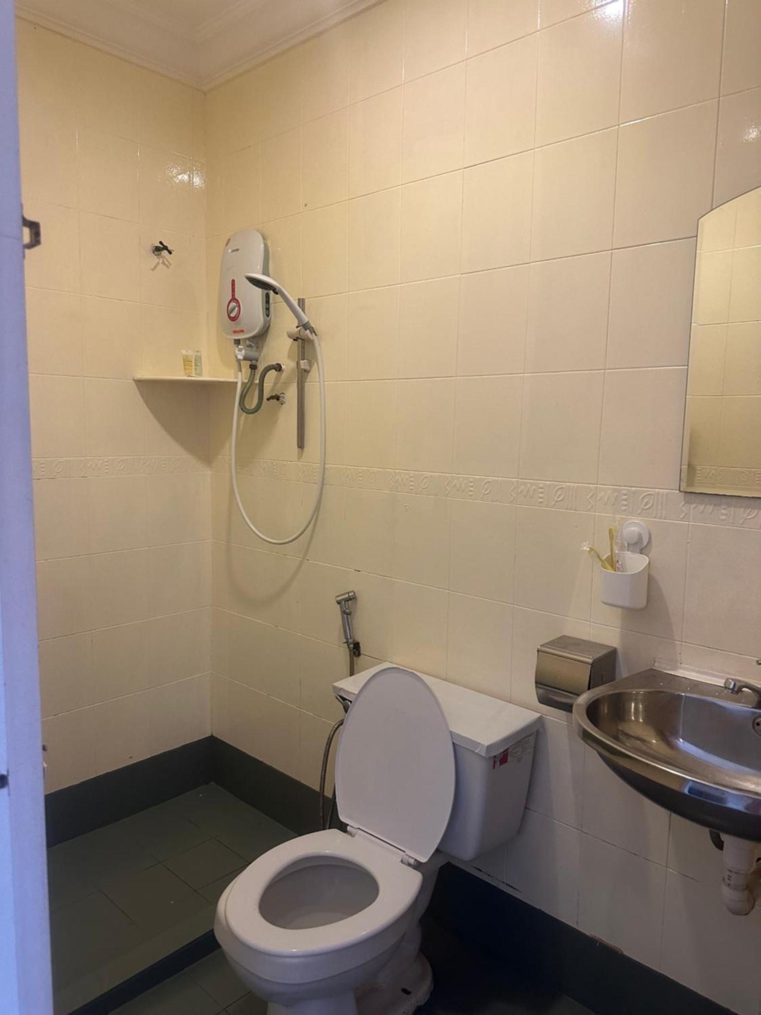 V Hotel Teluk Intan Εξωτερικό φωτογραφία